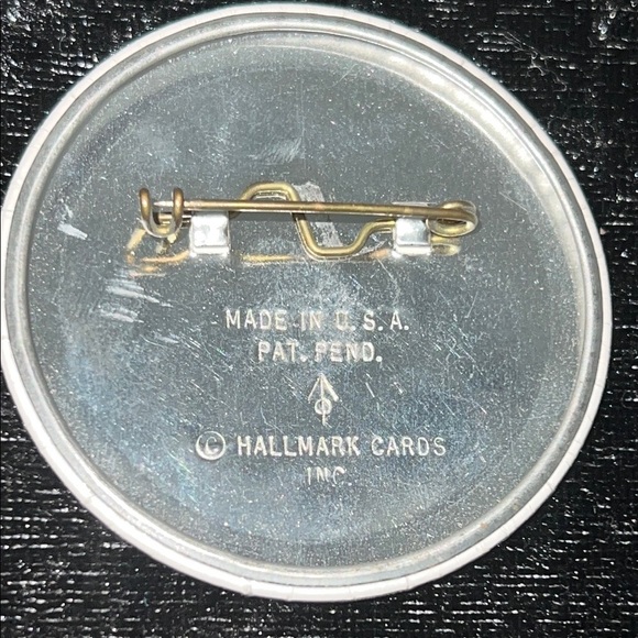 PRECIOUS MOMENTS Button with Child on Swing $7 - Picture 3 of 4